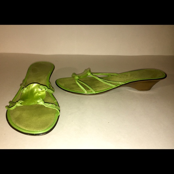 Fresh green Nine West sandals with matching shell detail - Picture 2 of 7